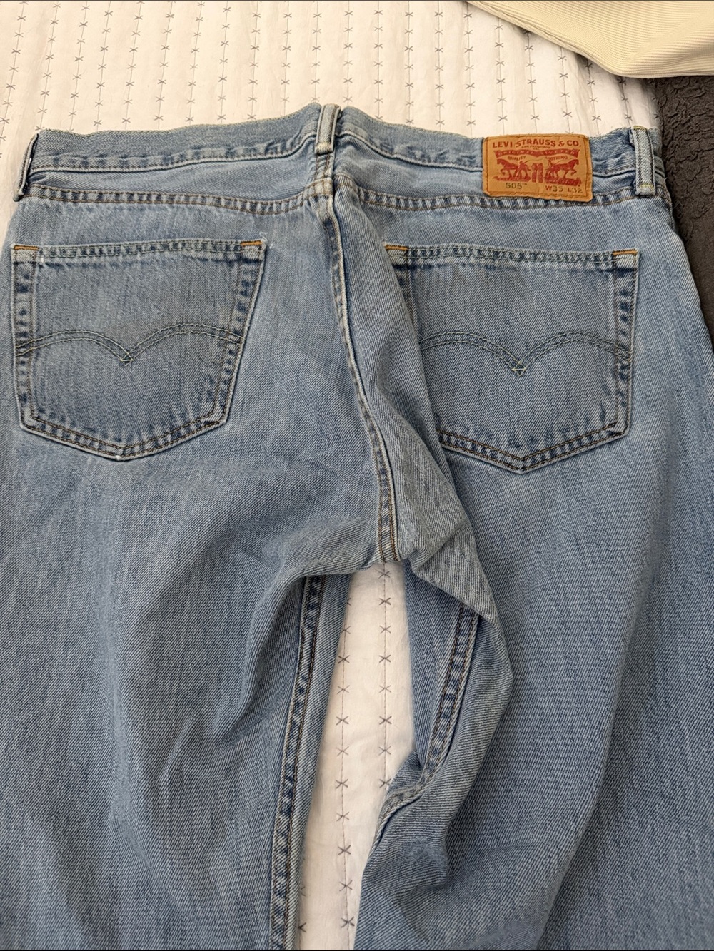 Levi's Light Blue Denim Jeans with Tan Leather Patch 35x32 - Picture 6 of 9